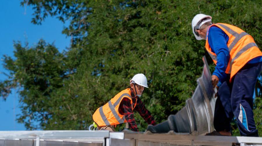 Professional residential roofers in Elnora, IN